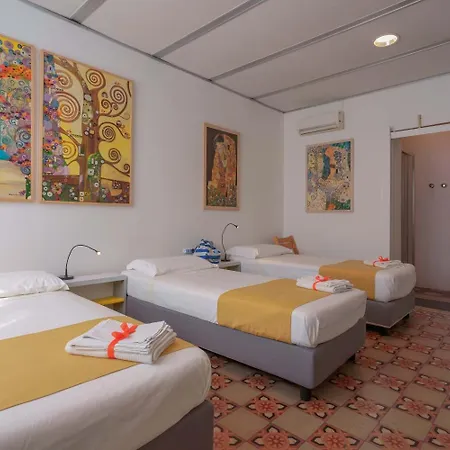 Casa Diaz 3* 卡利亚里